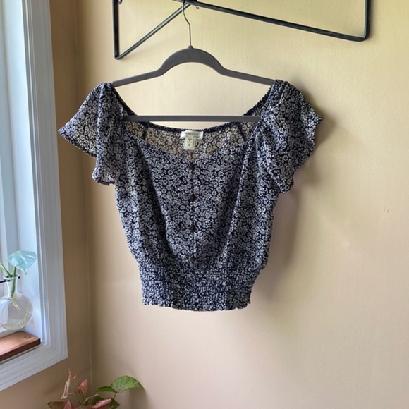Monteau Tops - 𝅺Monteau Floral Crop Top